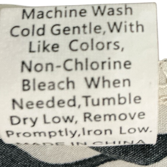 SHEIN Black and White Geometric Blouse Medium - Picture 5 of 6